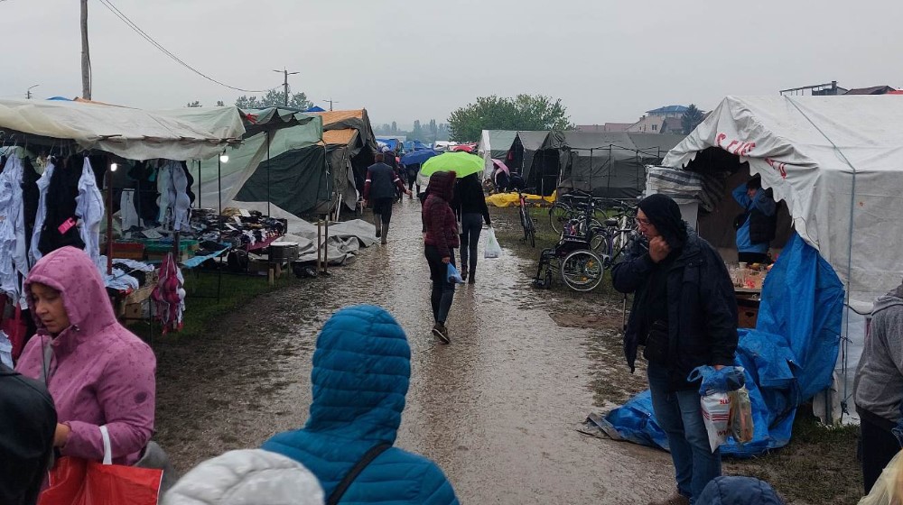 Tradicionalni vašar u Zaječaru pokvarili blato i kiša: Pljeskavice 300, jagnjetina 3.000, a mekica 100 dinara 3 Tradicionalni vašar u Zaječaru pokvarili blato i kiša: Pljeskavice 300, jagnjetina 3.000, a mekica 100 dinara 3