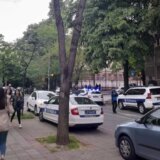 Na mestu pucnjave na Vračaru brojna vozila hitne pomoći i policije (FOTO) 15