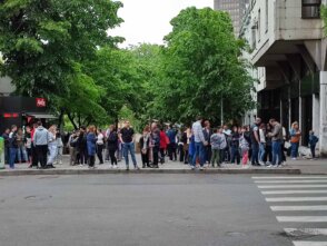viber_image_2023-05-03_09-32-35-242 Na mestu pucnjave na Vračaru brojna vozila hitne pomoći i policije (FOTO) 2