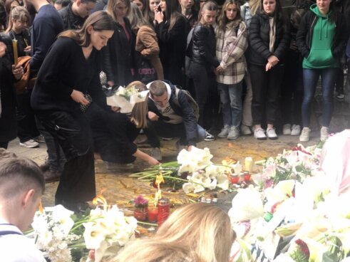 Veliki broj beogradskih đaka se okuplja kod Osnovne škole "Vladislav Ribnikar" (FOTO) 5