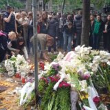 Ubijenima u OŠ "Vladislav Ribnikar" poštu odaju građani i ambasadori 5
