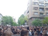 Veliki broj beogradskih đaka se okuplja kod Osnovne škole "Vladislav Ribnikar" (FOTO) 3