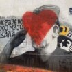 General je ostao sam: Gde su sada huligani koji brane mural Ratka Mladića od građana? 13
