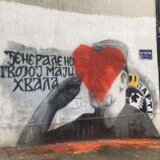 Srce preko Ratka Mladića: Građani prekrečili sporni mural u centru Beograda 5
