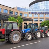 "Krećemo za Novi Sad traktorima": Poljoprivrednici objavili plan za sutra 1