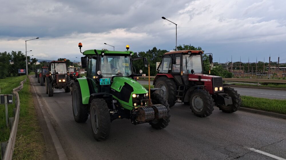 UŽIVO Drugi dan protesta poljoprivrednika: Novosadski poljoprivrednici večeras odlučuju o daljim protestima, Subotičani odblokirali centar grada (VIDEO, FOTO) 1