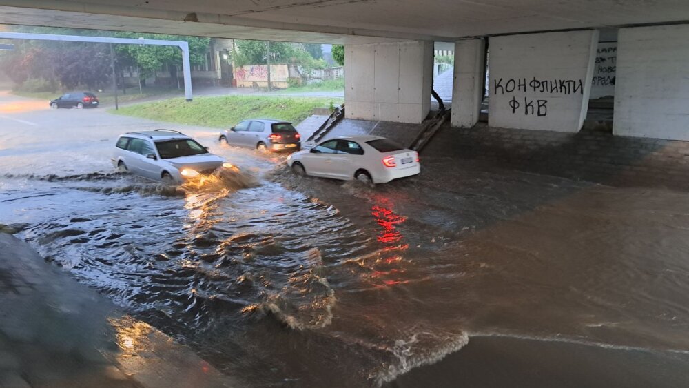Novi Sad na vodi: Kanalizacija se opet izlila na bulevare, obnovljena Patizanska ulica nikad poplavljenija 2