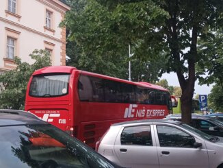 (FOTO) Centar Pančeva blokiran autobusima iz Vojvodine, ali i drugih delova Srbije posle mitinga SNS-a 4