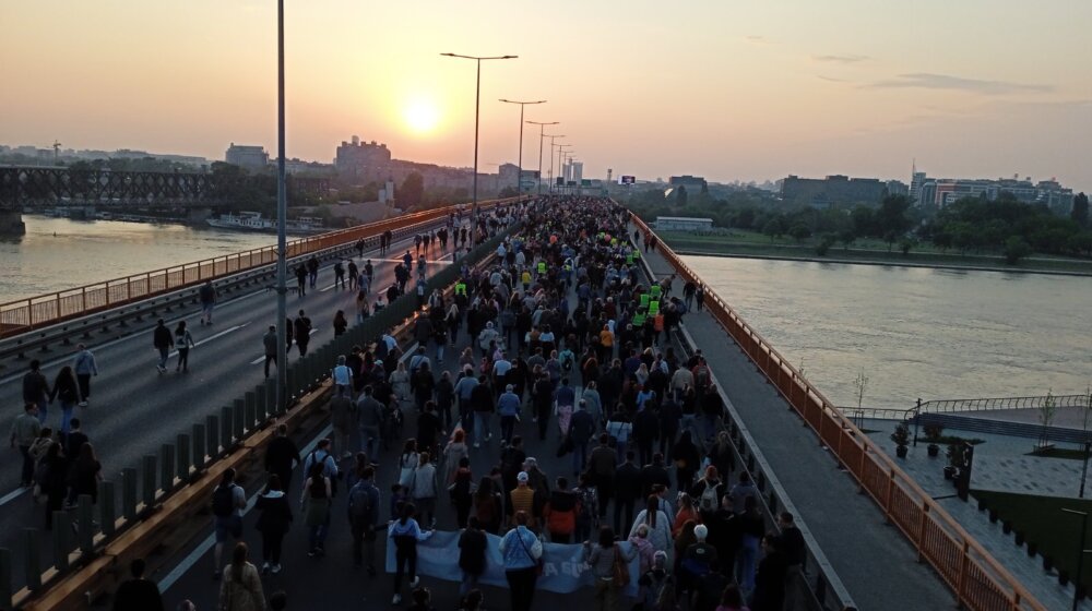 Kreni-Promeni: “Narodne patrole” napale Savu Manojlovića na protestu "Srbija protiv nasilja" 1