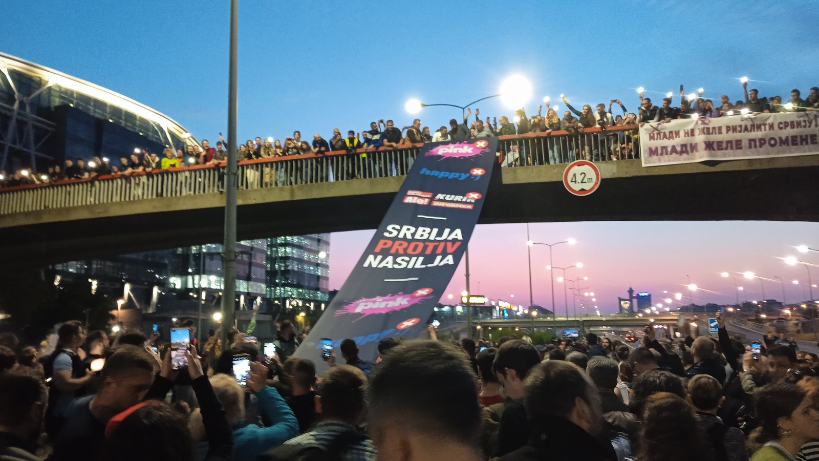 Protest „Srbija protiv nasilja“: Deo građana namerava da prenoći na auto-putu (VIDEO) 4