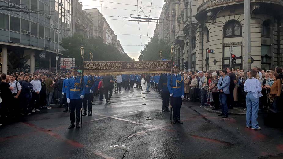 Tradicionalna Spasovdanska litija: Patrijarh Porfirije služio pomen stradalim đacima i ubijenim u mladenovačkim selima (VIDEO, FOTO) 1