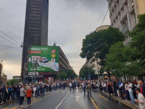 viber_image_2023-05-25_19-12-42-452 Tradicionalna Spasovdanska litija: Patrijarh Porfirije služio pomen stradalim đacima i ubijenim u mladenovačkim selima (VIDEO, FOTO) 13