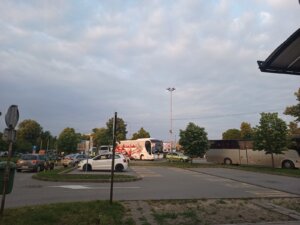 (FOTO) Centar Pančeva blokiran autobusima iz Vojvodine, ali i drugih delova Srbije posle mitinga SNS-a 3