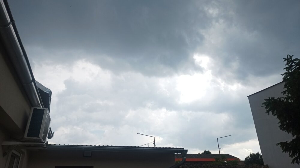 Gromovi i kiša iznad Pančeva: Grmljavinski sistem iz Rumunije stiže i do drugih gradova 1