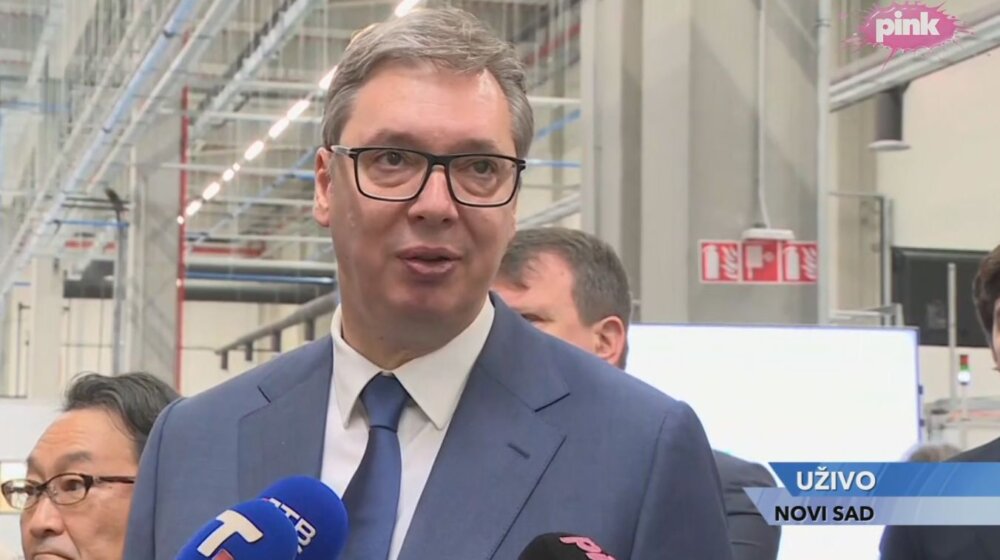 Vučić na otvaranju pogona Nideka u Novom Sadu, kaže da je srećan kada se na proteste dolazi vozovima koje je on napravio 1