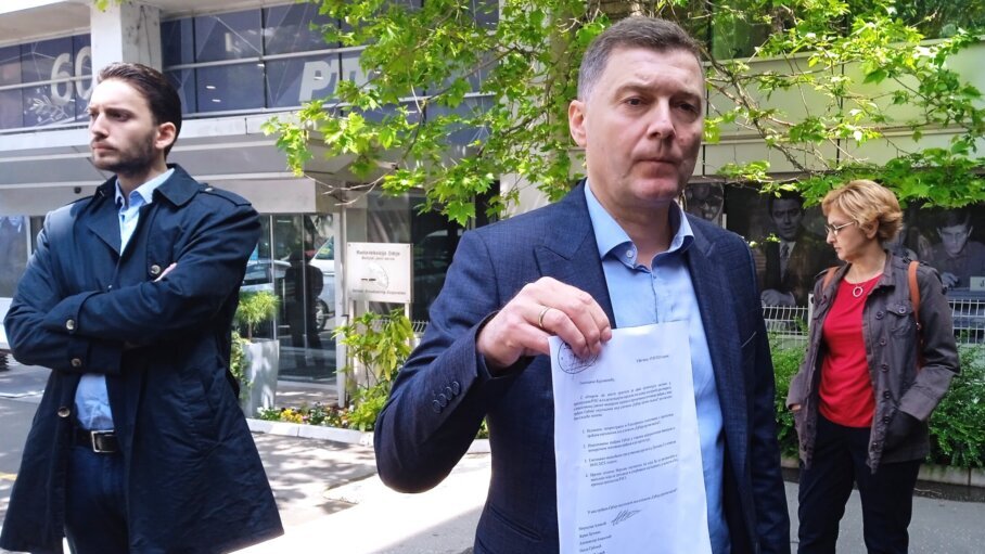 Predstavnici opozicije po izlasku iz zgrade RTS-a: Mora da se razgovara danas 2