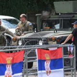 Kfor uklonio svu bodljikavu žicu ispred zgrade opštine Leposavić 6