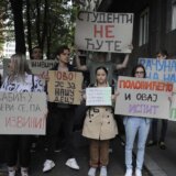 Policija ispitivala aktiviste grupe “Sviće” zbog kupusa ispred zgrada gradskih uprava 7