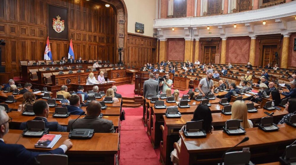 Vasić: Govornik u Skupštini nema pravo da se poslaniku obraća neposredno, niti da iznosi lične podatke i ocene o drugim licima 1