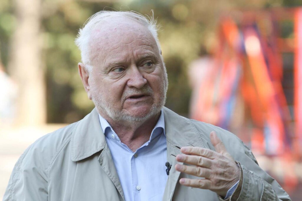 "Milošević se tako igrao - da li se istorija ponavlja": Žarko Korać o Vučićevoj "odbrani Vulina" i "zvekcanju oružjem" 3 Žarko Korać