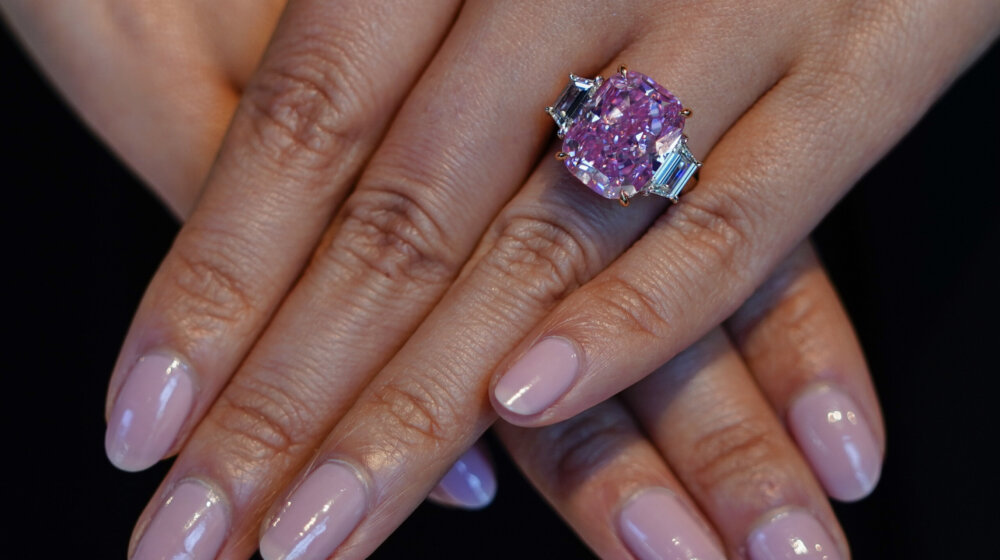 Rekord na aukciji za džinovski rubin: Za koliko miliona dolara je prodat? 1
