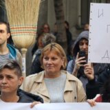 Država okreće glavu od slučaja tetkica: Šta će raditi radnici na minimalcu kojima su posle izbora došli izvršitelji? 1