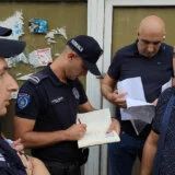 "Branićemo svoje domove. Nemamo kud": Kako su izvršitelji pokušali da popišu imovinu u zgradi u Južnom bulevaru? 4