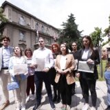 Stranke na pisarnici u Predsedništvu isporučile poruke građana: Vučiću, pročitaj šta demonstranti žele 14