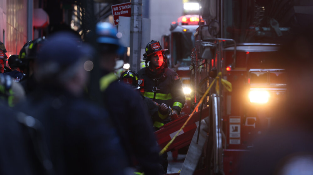 Požar u centru Njujorka, zapalila se prodavnica „Tiffani & Co“ 1