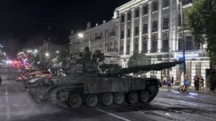 Meštani se slikali sa vojnicima i tenkovima: Kako je izgledalo povlačenje Vagnera iz Rostova na Donu (FOTO) 14