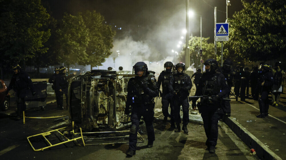 Policajac pod istragom za namerno ubistvo mladića kod Pariza 1