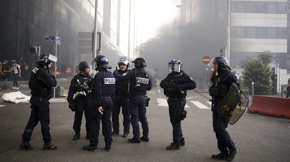 U Francuskoj večeras raspoređeno 45.000 policajaca i žandarma 1