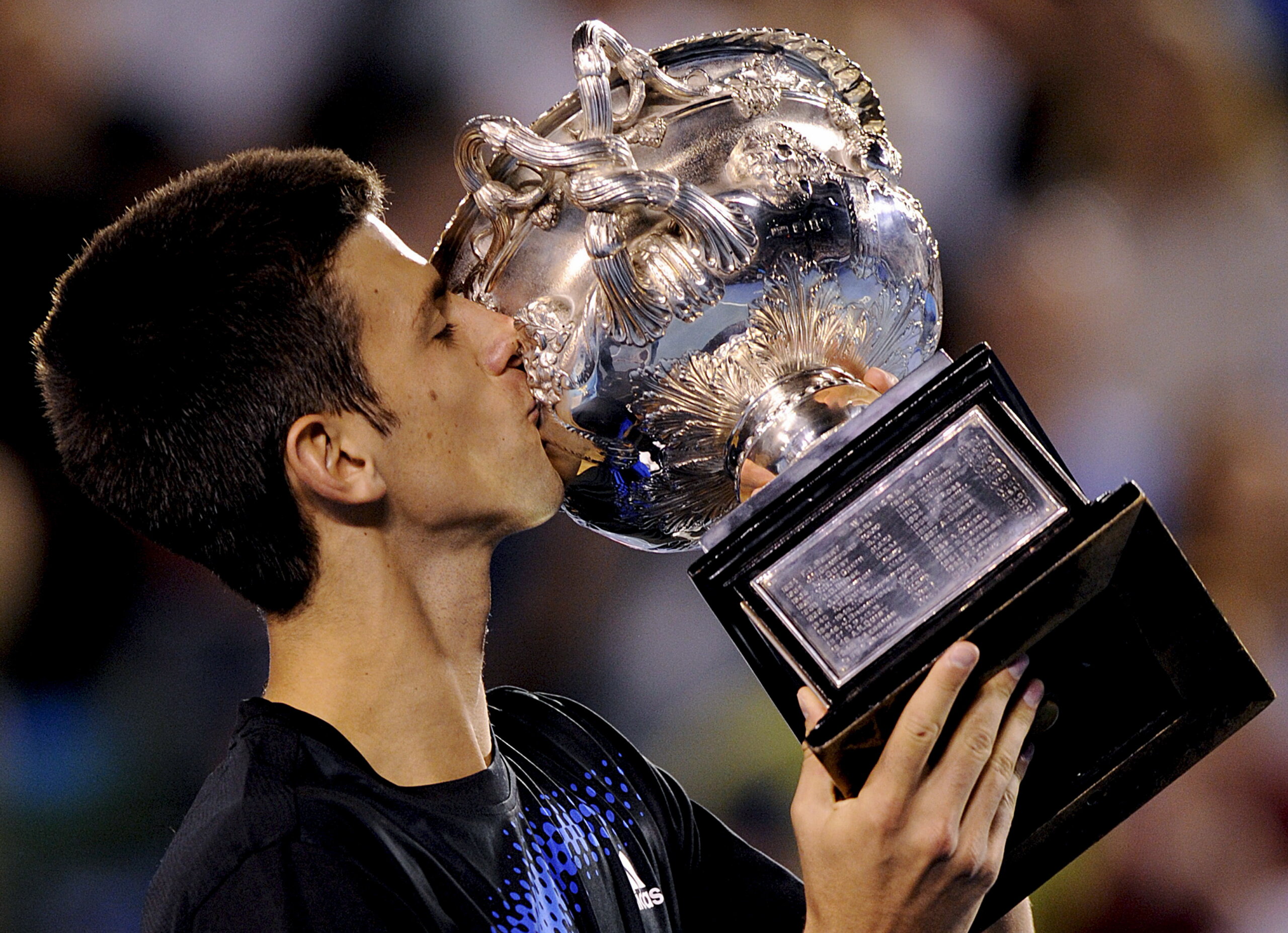 Danas uzeo 23. grend slem, a pre 15 godina prvi: Kako je izgledala Đokovićeva prva pobeda u finalu? (VIDEO) 3 Danas uzeo 23. grend slem, a pre 15 godina prvi: Kako je izgledala Đokovićeva prva pobeda u finalu? (VIDEO) 3