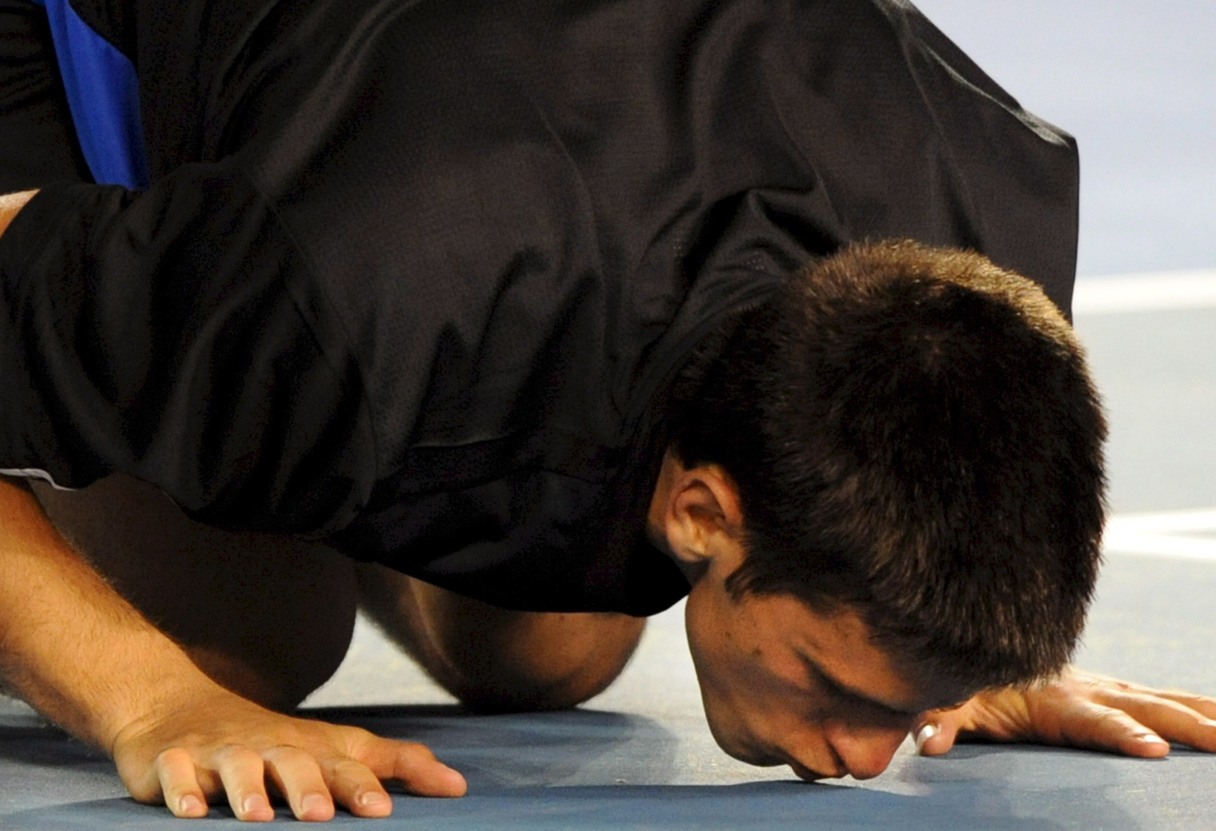 Danas uzeo 23. grend slem, a pre 15 godina prvi: Kako je izgledala Đokovićeva prva pobeda u finalu? (VIDEO) 4 Danas uzeo 23. grend slem, a pre 15 godina prvi: Kako je izgledala Đokovićeva prva pobeda u finalu? (VIDEO) 4