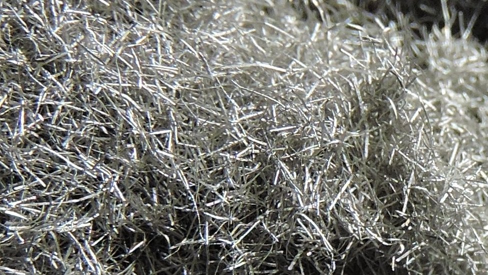 Obnovljivi izvori energije i životna sredina: Da li su solarni paneli ekološka katastrofa u nastajanju 2 Komadi srebra izvučeni iz solarnih panela