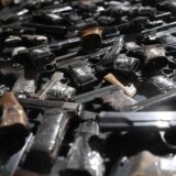 Tragedija u Beogradu i Mladenovcu: „Sve oružje osim trofejnog će biti uništeno", kažu iz MUP-a, dosad predato više od 100.000 komada naoružanja 6