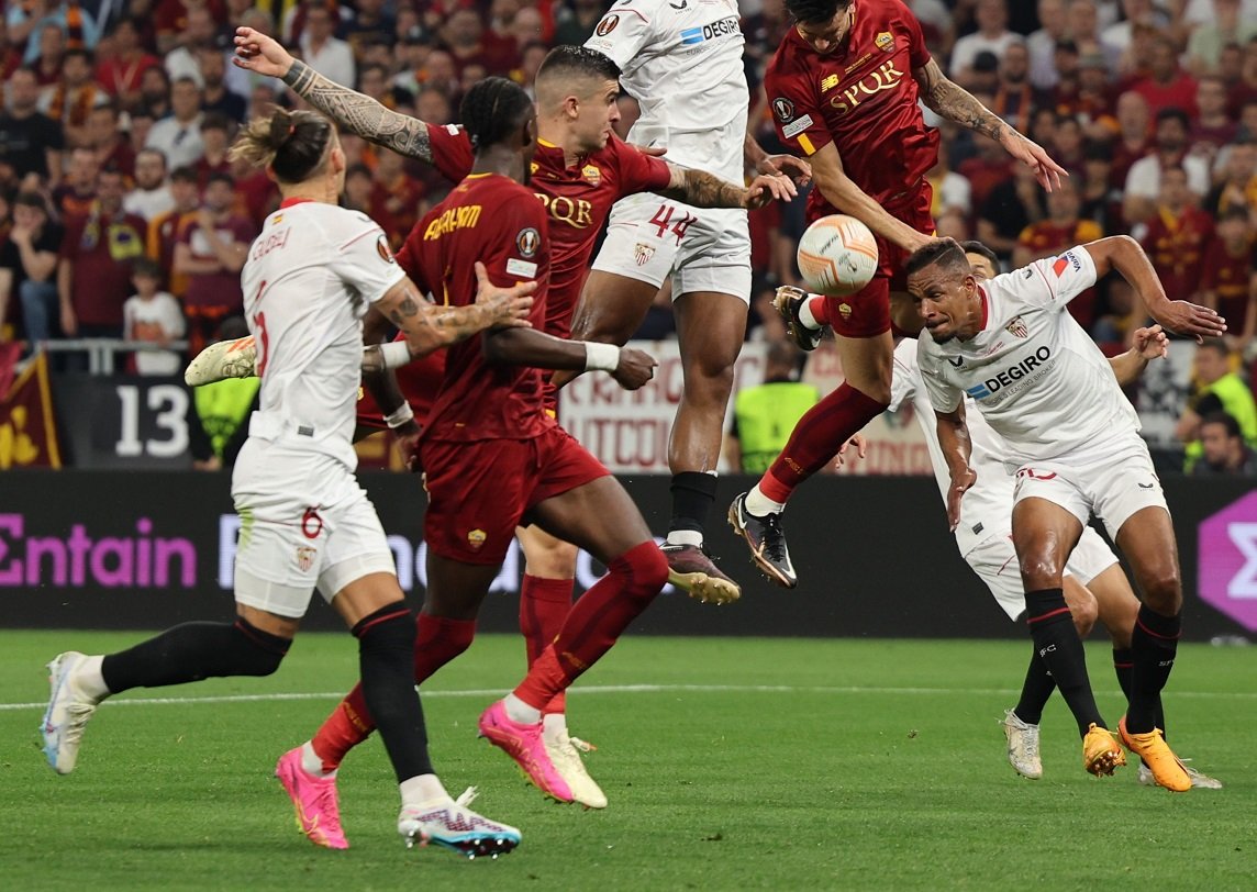 Fudbal i Liga Evrope: A ko drugi? Sevilja osvojila trofej posle dramatičnog finala 1 duel