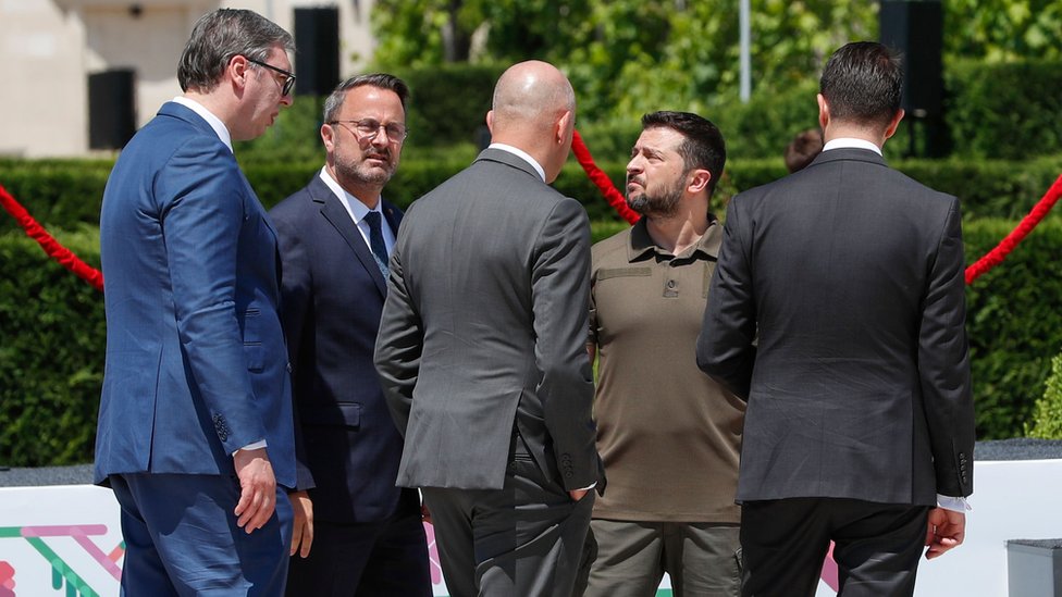 Beograd i Priština: Vučić treći put od jeseni sa Šolcom i Makronom o Kosovu, „kosovska delegacija nije želela da razgovara" 4 samit