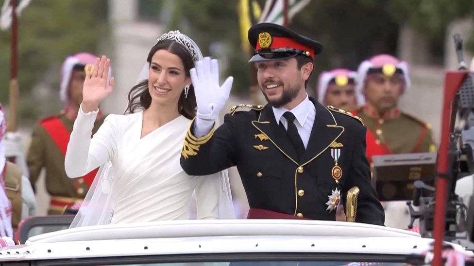 The convoy taking the newlywed couple to meet their well-wishers in the streets