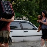 Rusija i Ukrajina: Hiljade ljudi beže iz poplavljenog područja na jugu Ukrajine, UN upozoravaju na strašne posledice 7