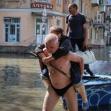 Rusija i Ukrajina: Hiljade ljudi beže iz poplavljenog područja na jugu Ukrajine, Putin: „Ovo je varvarsko delo" 12