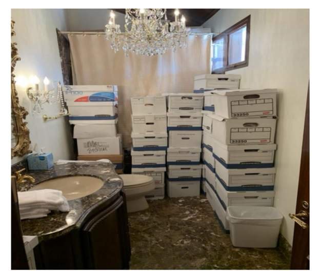 Donald Tramp: Bivši američki predsednik optužen zbog zadržavanja tajnih dokumenata, pojedina držao u kupatilu 1 Tramp, dokumenta