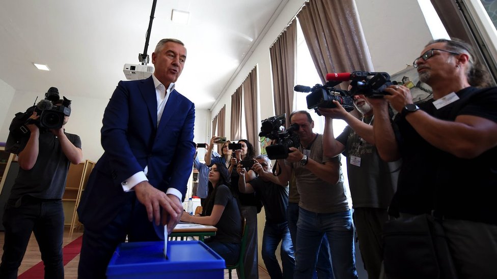 Parlamentarni izbori u Crnoj Gori: Trka bez pravog pobednika, stranke znaju samo sa kim neće u koalicije 5 Podgorica, 11. jun 2023.