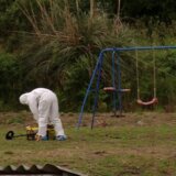 Francuska i nasilje: Devojčica iz Britanije ubijena na ljuljašci, osumnjičeni je komšija pustinjak 7