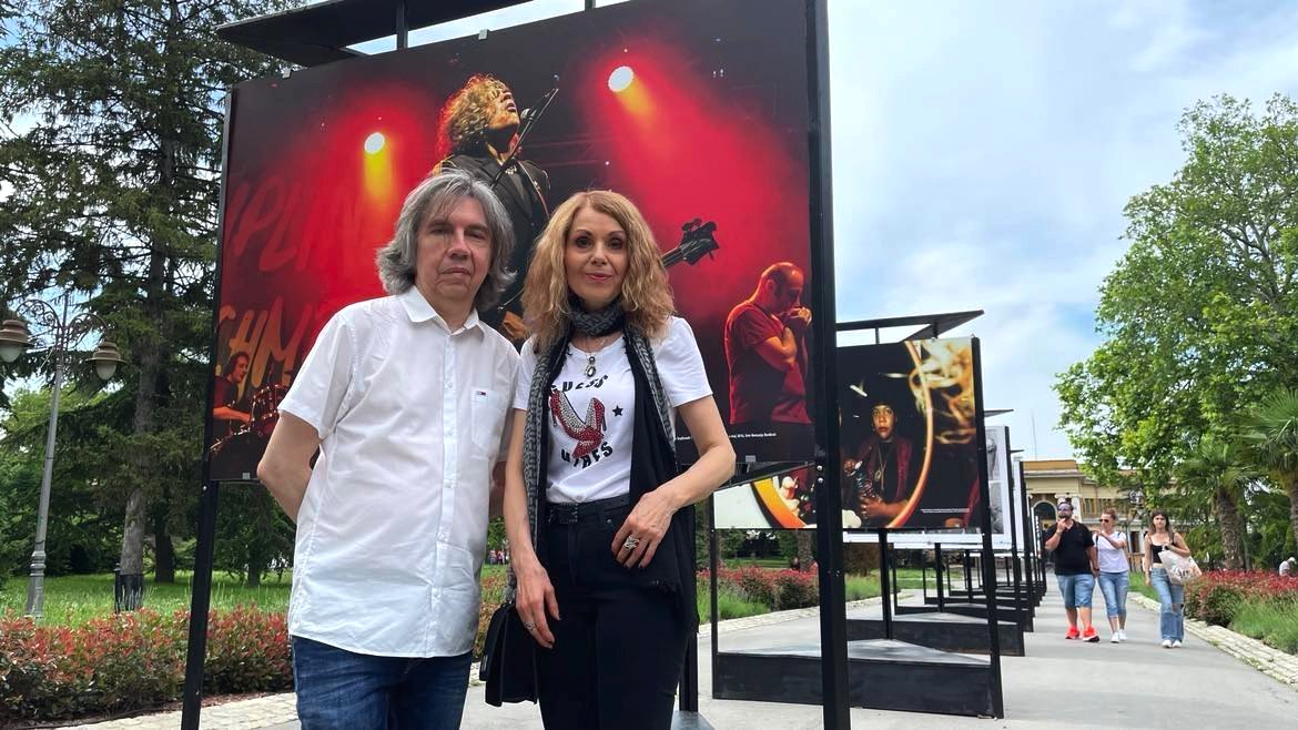 Disciplina kičme: Četiri decenije od revolucije u stilu i stihu, prvenca „Sviđa mi se da ti ne bude prijatno”, 5 Dragan Ambrozić i Zorica Kojić