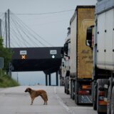 Srbija i Kosovo: Stvaraju se kolone kamiona na prelazima kao reakcija na hapšenje trojice kosovskih policajaca 7