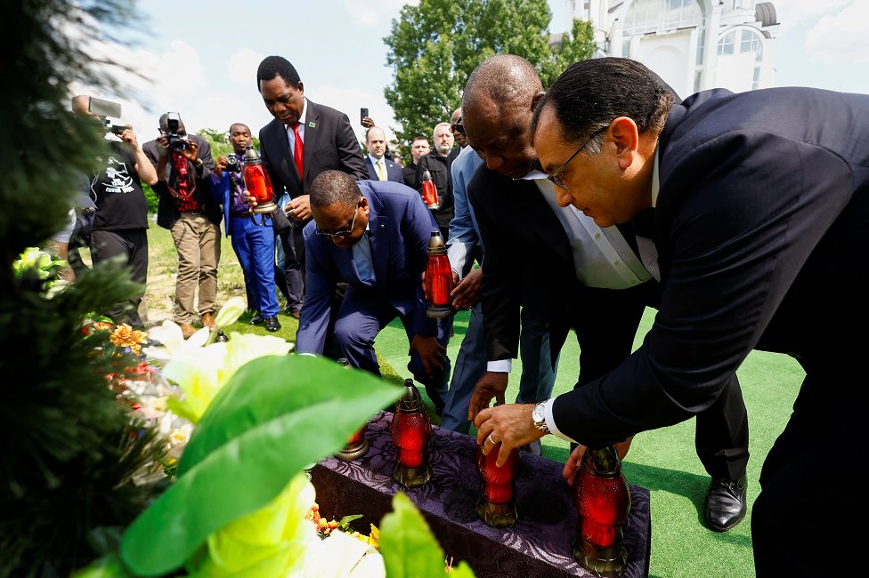 Rusija i Ukrajina: Napad na Kijev tokom mirovne misije afričkih lidera, ubijeno najmanje 25.000 ruskih vojnika u ratu 1 Južnoafrički lideri u Buči