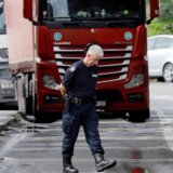 Srbija i Kosovo: Trojici kosovskih policajaca određen pritvor, kolone kamiona sa srpskim tablicama i dalje na prelazima 7