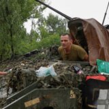 Rusija i Ukrajina: Putin pohvalio vojsku jer je „sprečila građanski rat", Vagner mora da preda teško naoružanje 13