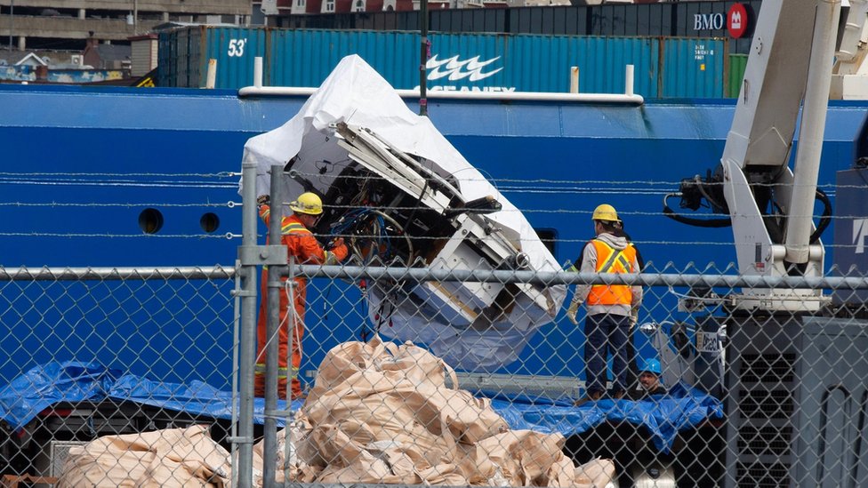 Titanik: Prve fotografije delova podmornice Titan 5 Žice jednog velikog metalnog komada podmornice Titan